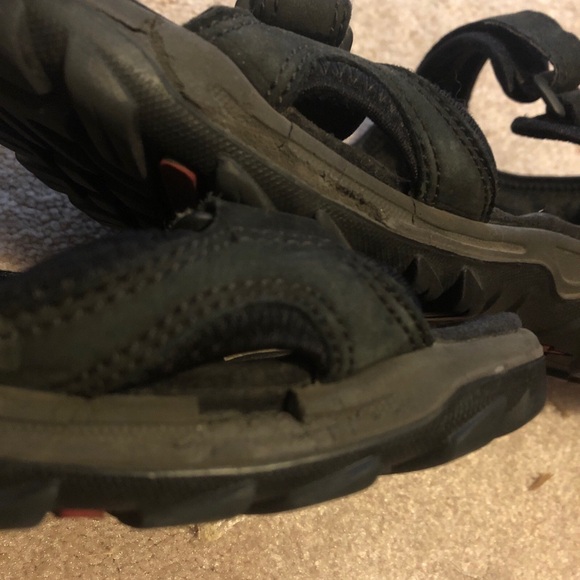 ECCO Men's Offroad Lite 3-Strap Sandal in Black - Picture 14 of 14